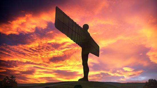 安东尼•葛姆雷，《北方的天使》（1994-8）图片： © Antony Gormley and Gateshead Council.