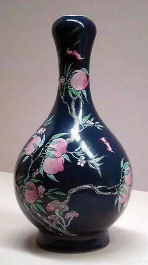 18世纪 景德镇窑 蓝釉粉彩桃树纹瓶